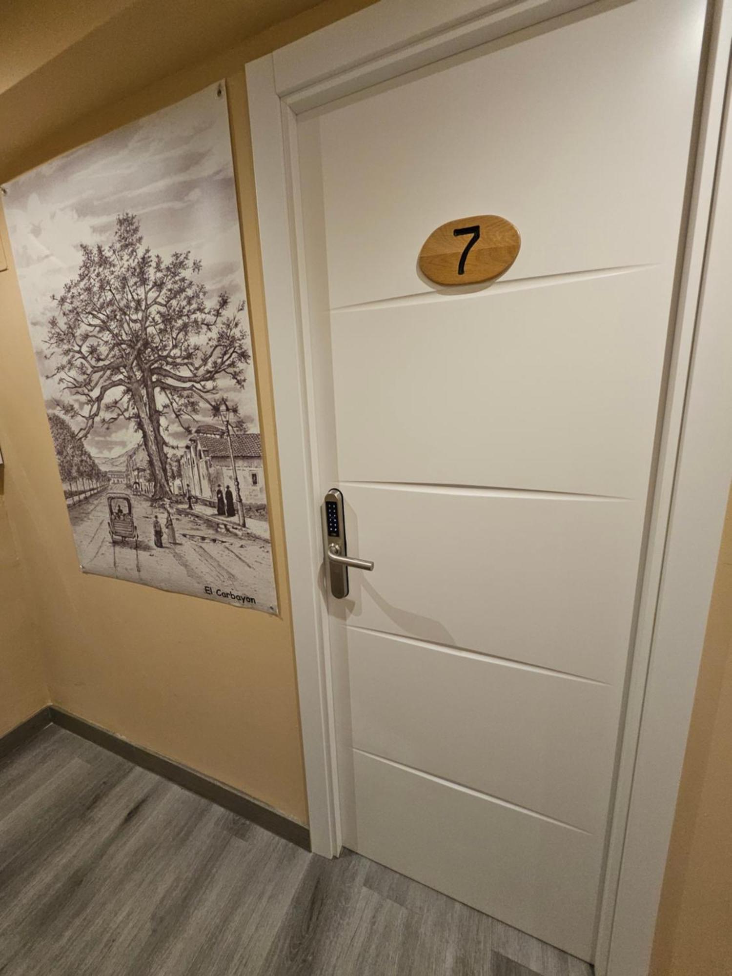 Hostal Foncalada Овьедо Экстерьер фото